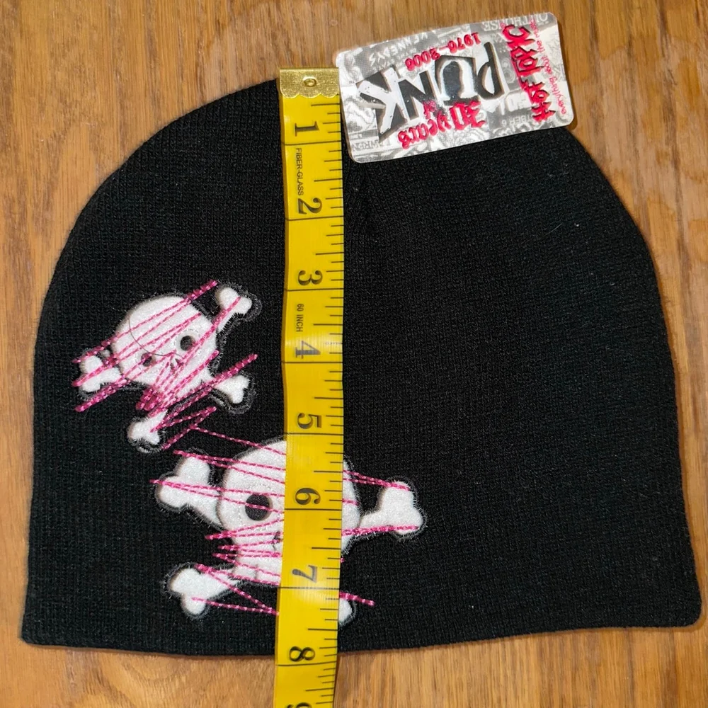 NOS Vintage Y2K Hot Topic Blk/Pink Skull & Cross Bones Knit Beanie Cap Hat